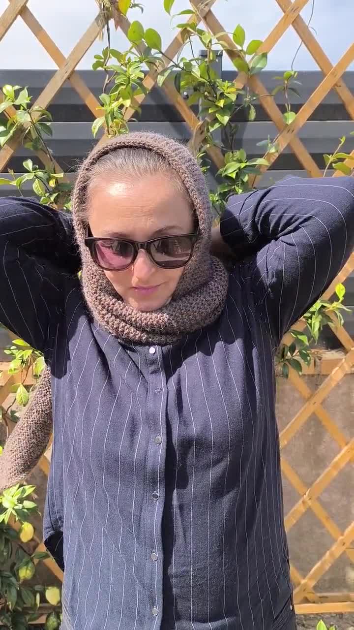 ソフィーフードニットマフラー、ハンドメイドベビーアルパカフード付き