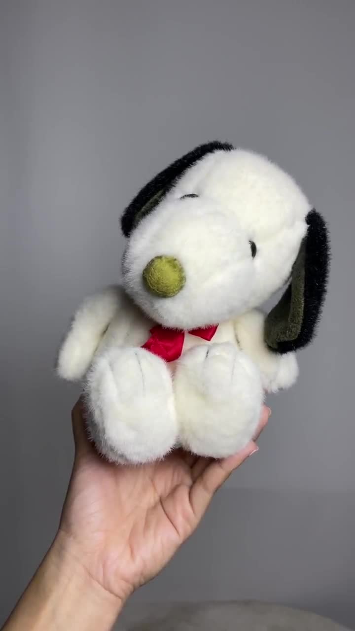 Vintage 90s Wind up Snoopy Dog Plush Music Box , White Stuff Vintage 90s Wind up Snoopy Dog Plush Music Box , White Stuff