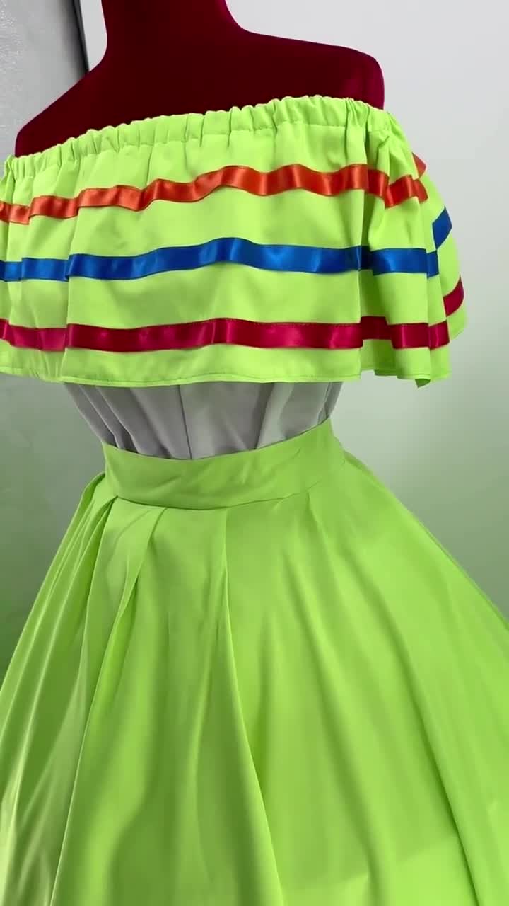 ライトグリーンのメキシコハリスコドレスセット - 女性用ハンドメイド