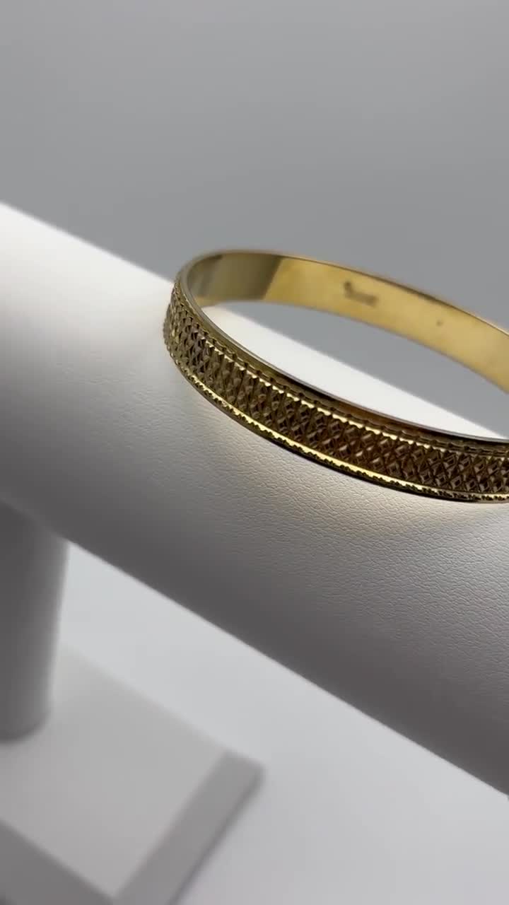 Trifari, 70s Vintage Diamond Etched Gold Plated Bangle - Etsy