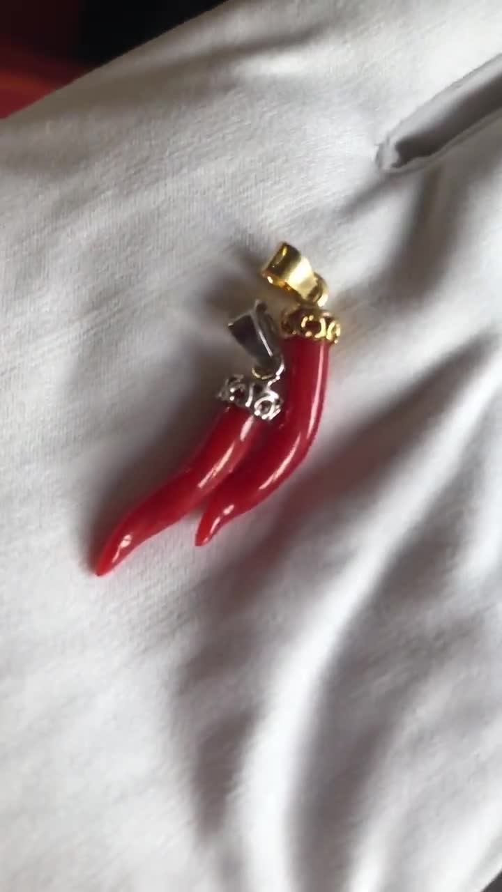 Ciondolo In Corallo Rosso Sardegna A Forma Di Corno - 4x22 Mm, Montatura In Argento, Portafortuna