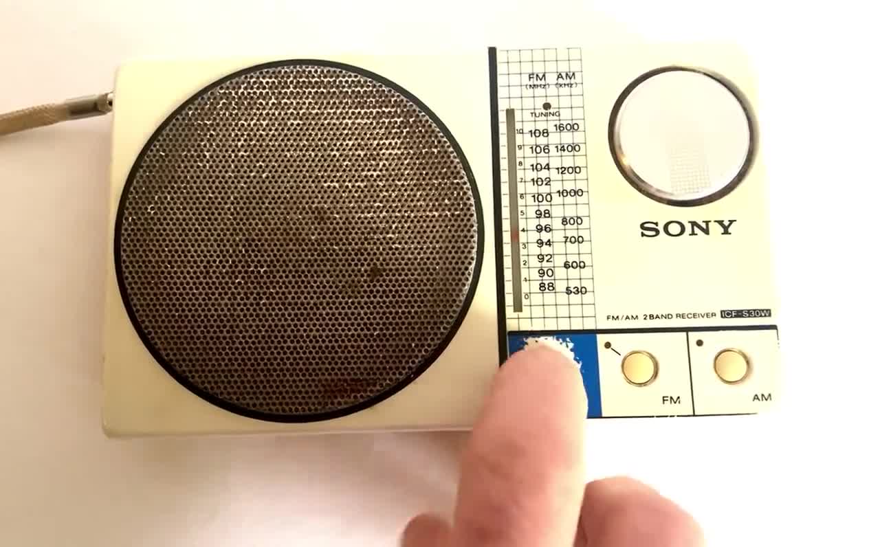 SONY 80's Portable Radio/white Icf-s30w/working 2 Band Am/fm