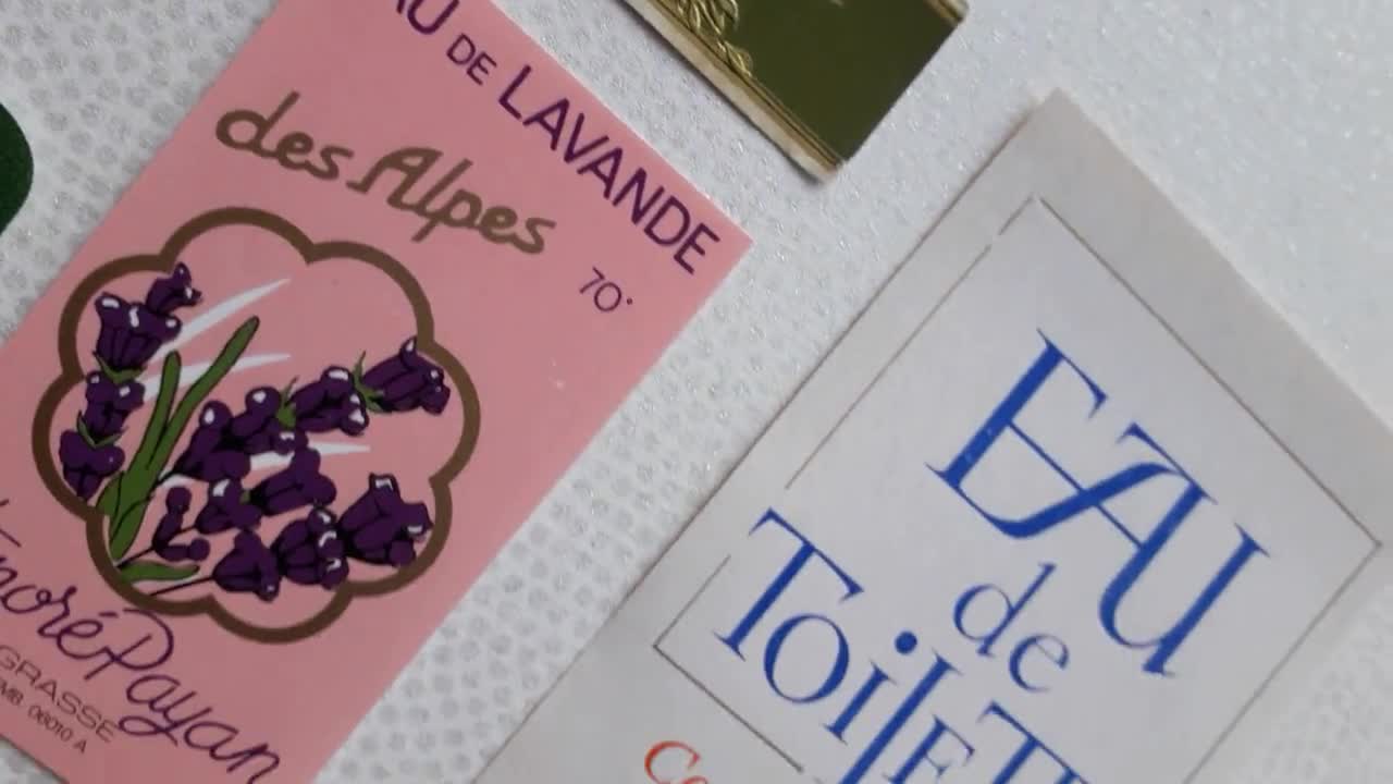 【大量】ヴィンテージ紙もの＊フランス香水ボトルラベル150枚以上まとめ売り 古いラベル付き香水瓶 - L'atelier Brocante / ラトリエ