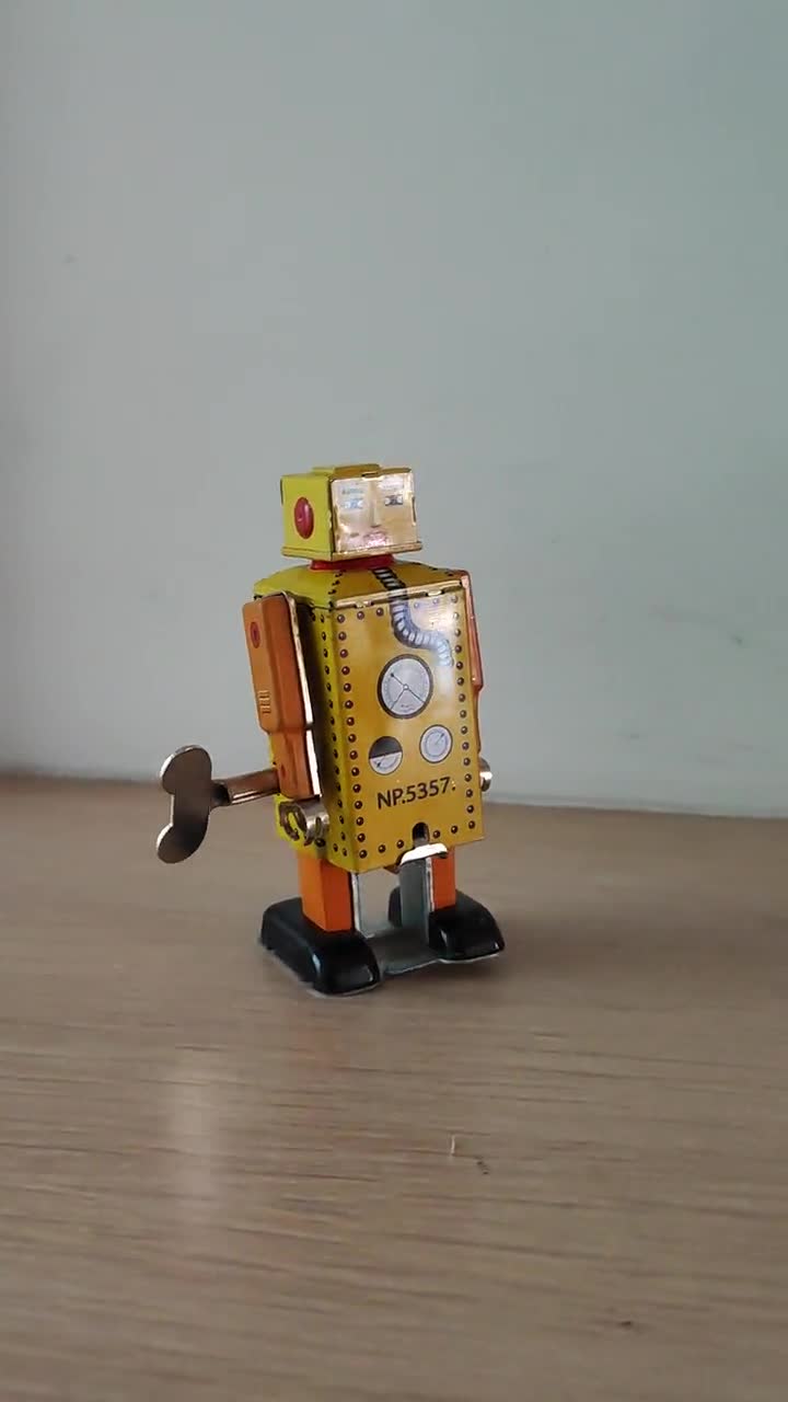 Jouet robot vintage, jouet de liquidation de robot en étain en jaune, objet  de collection, jouet de robot de marche, chinois, jouet d'horlogerie robot,  fin des années quatre-vingt -  France