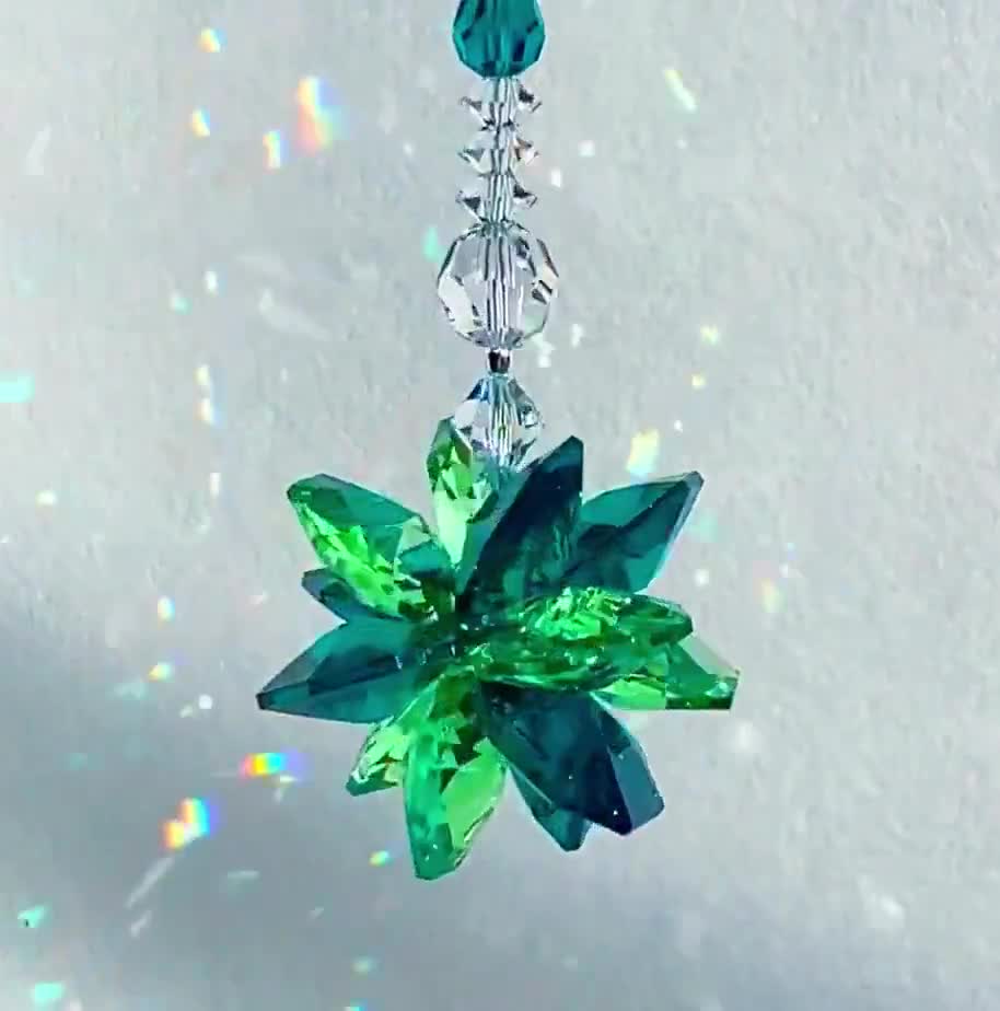 スワロフスキークリスタルサンキャッチャー エメラルドグリーンと