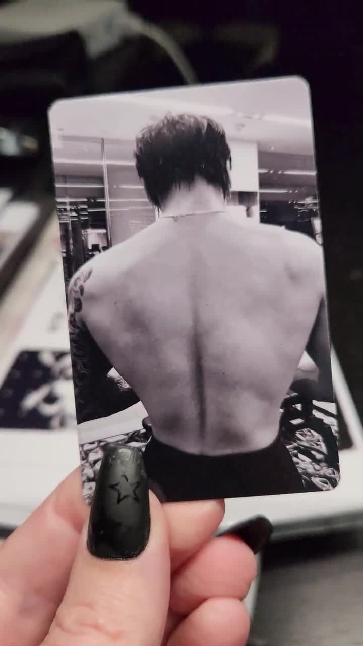 Cartes photo BTS torse nu Namjoon Jungkook Jimin entraînement torse nu  photos selfies cartes photo réversibles jikook entraînement jungkook torse  nu