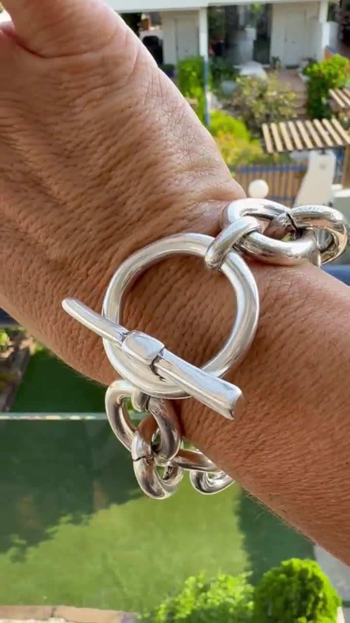 チャンキーシルバーリンクブレスレット - 大胆なステートメント