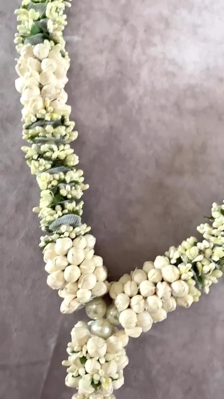Mogra/Jasmine Baby Breath Flower Garland - Vasavi Crafts is a store all  kinds of wedding décor, Indian Wedding and Pakistani Wedding Decorations in  USA