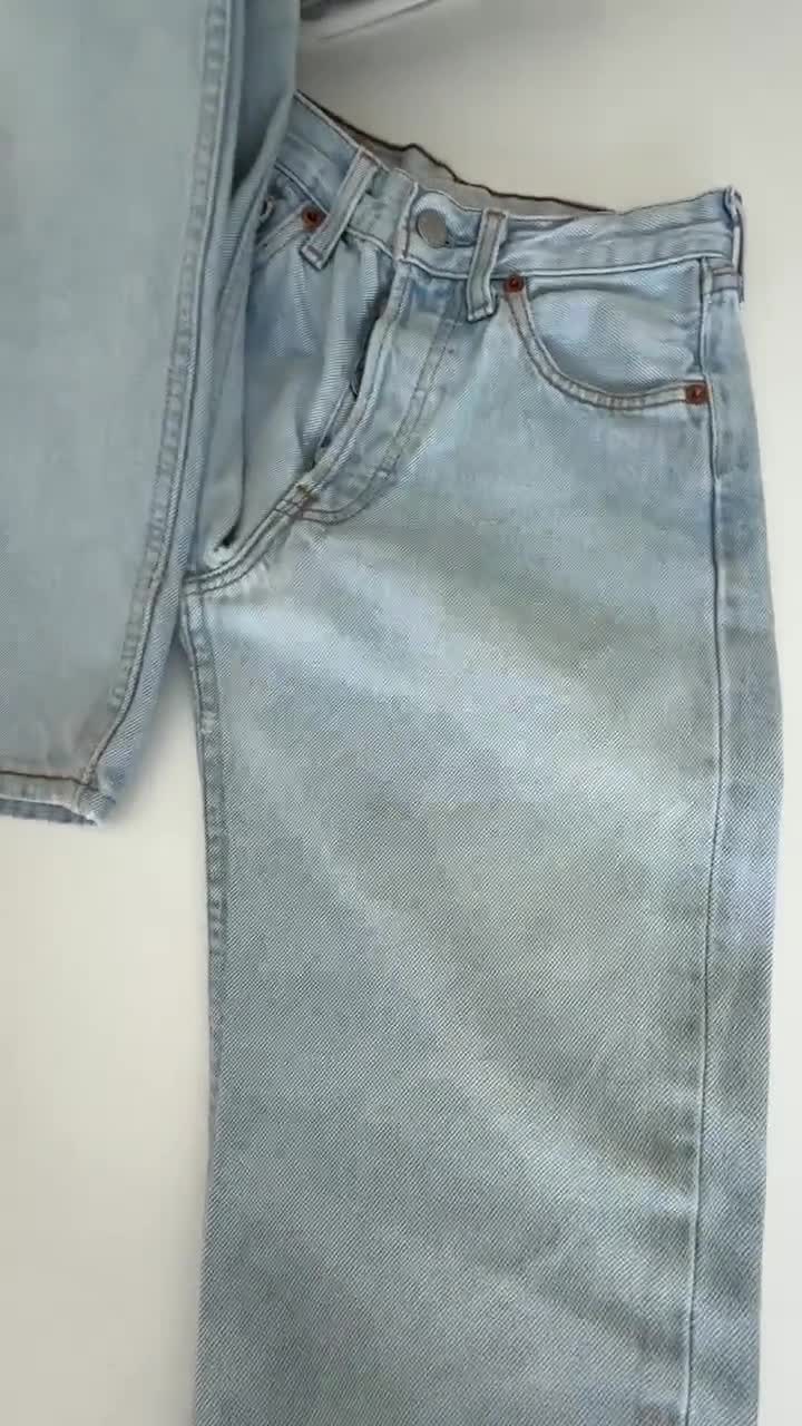 W23 L28 Levis 501 Vintage 22-23” Waist Light Blue 501s Made in
