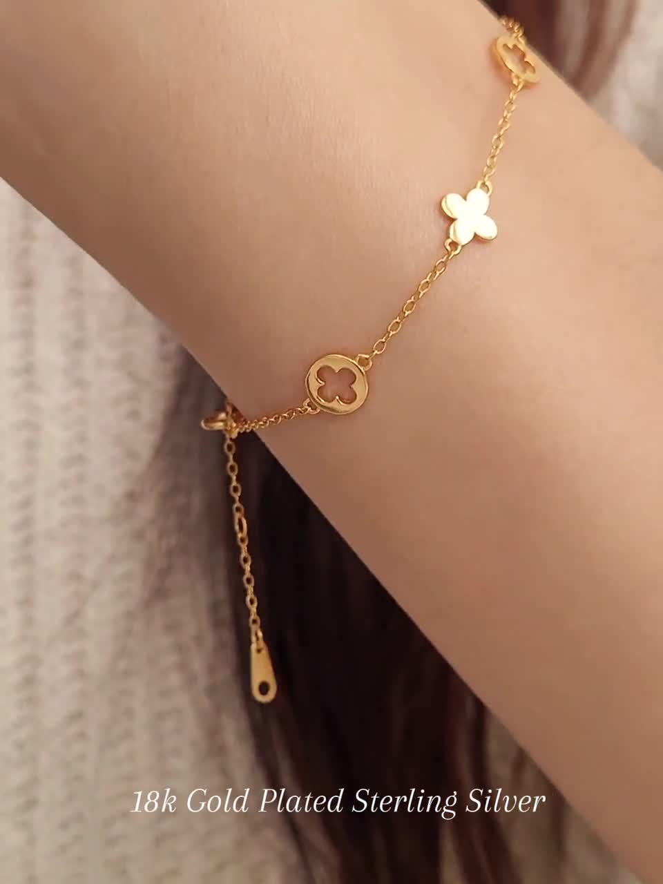 ハンドメイドの繊細なゴールドクローバーブレスレット。18K