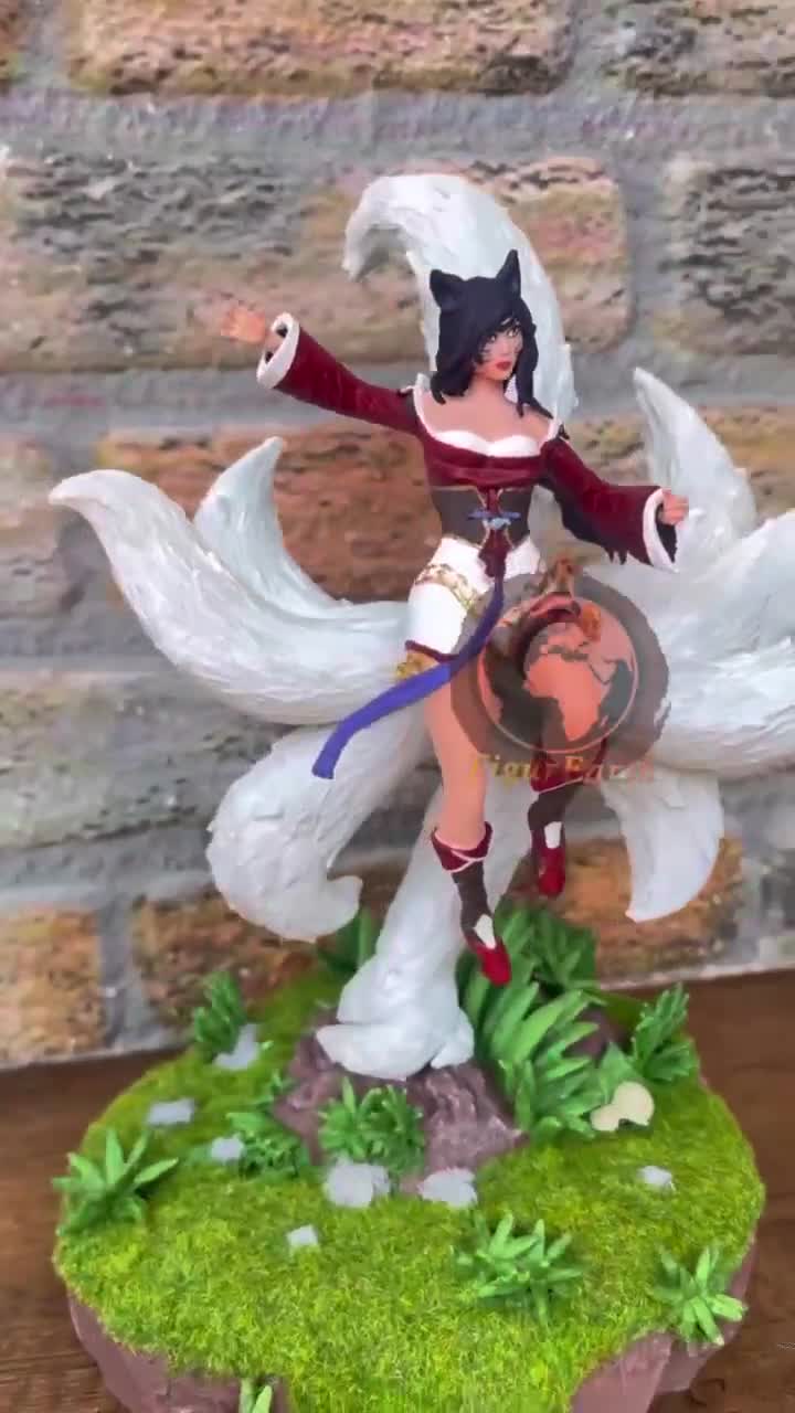 Handmade Ahri Nine Tailed Fox Figurine - League of Legends Statue Handmade Ahri Nine Tailed Fox Figurine - League of Legends Statue
