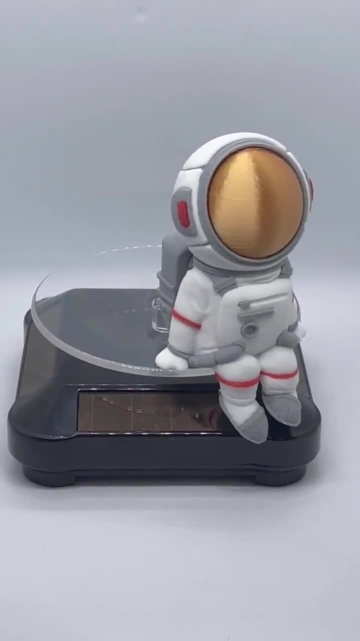 Astronaut Desk Buddy! – Dynamite Design Lab