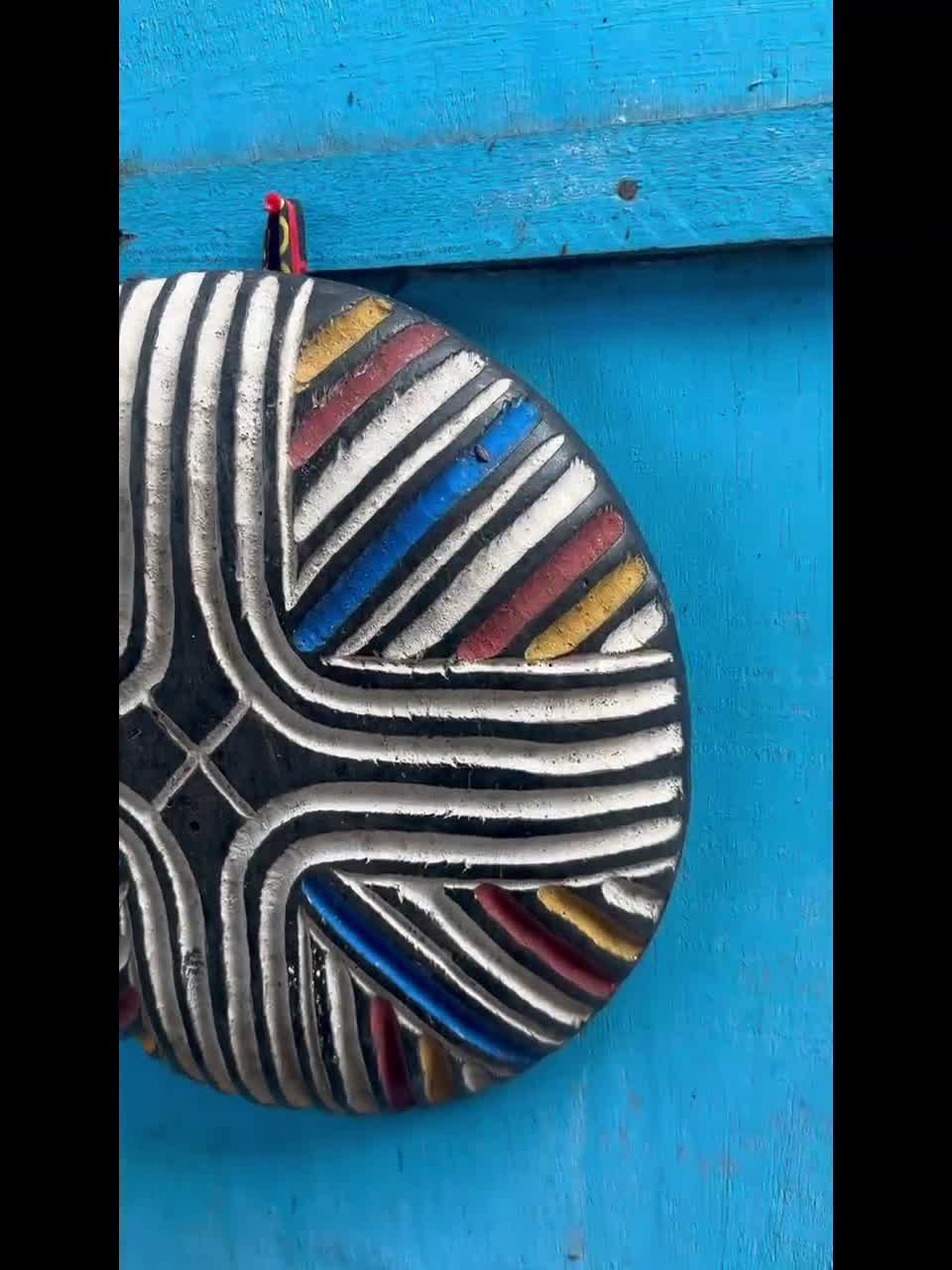 手作りのバミレケ族の盾：カラフルなカメルーンの民族装飾 - Etsy 日本
