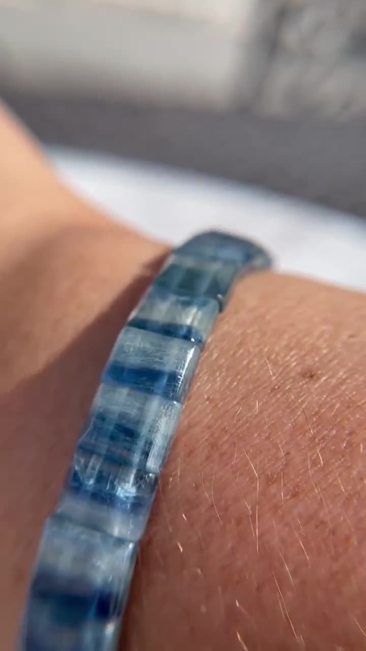 超高品質、希少なブルーグリーンカイヤナイトバングル 11 mm、9
