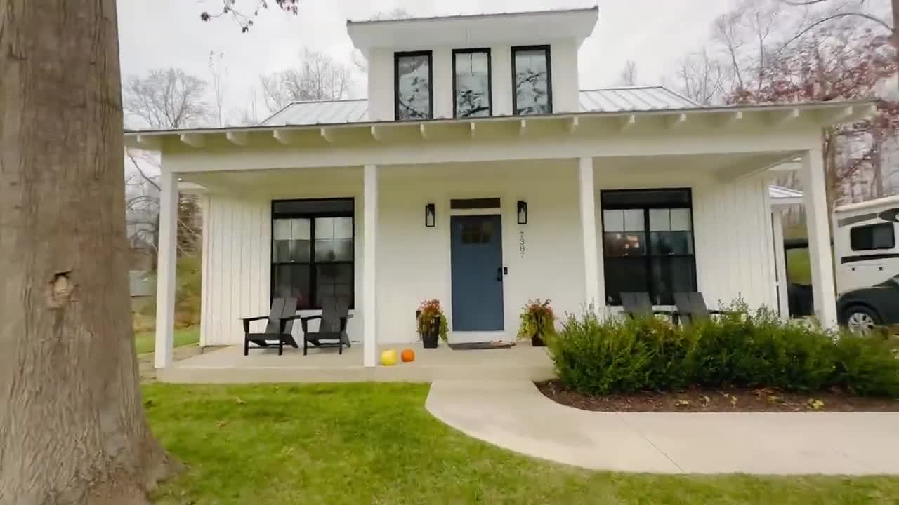 Modern Farmhouse/Cottage Plan, 4 bed, 2 bath, 2-Story House Plans, image size:1280x720