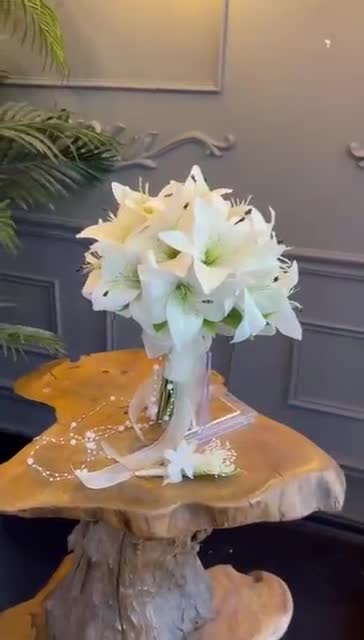 Ramo de novia de lirios blancos: flores artificiales para novias video poster