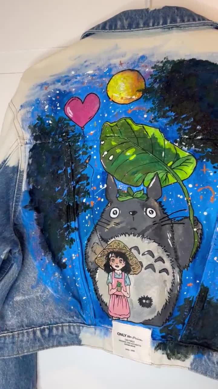 手描きトトロデニムジャケット：スタジオジブリのウェアラブルアート