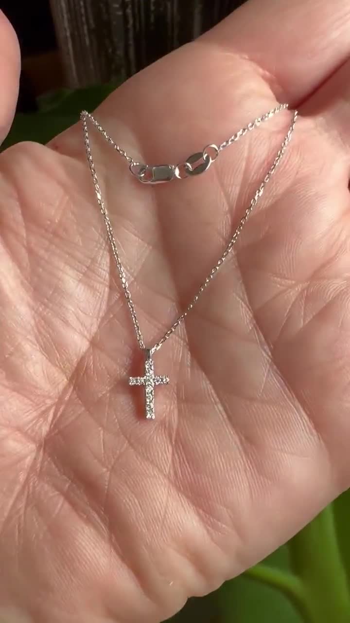 Collana Con Croce Piccola Castone Tondo – Oro In Oro