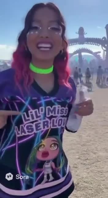 Camiseta ligera de hockey para festivales Lil Miss Laser Lover: ropa EDM para rave, ropa de festival para mujer, atuendo Lost Lands, EDC video poster