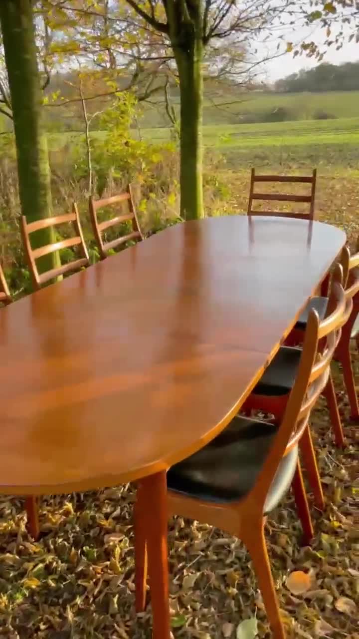 Tavolo da pranzo allungabile in teak scandinavo moderno della metà del  secolo di Nils Jonsson per Hugo Troeds 10 posti a sedere. -  Italia