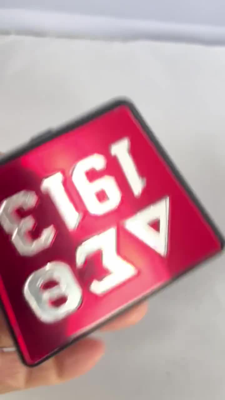 Cubierta de enganche roja Delta Sigma Theta de 1913 - Letras de espejo con fondo rojo video poster