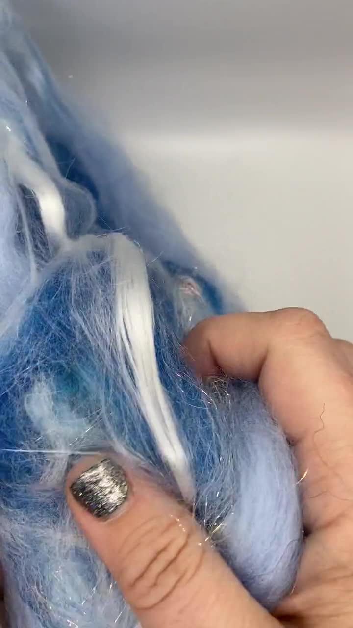 Revestimiento de fibra aguamarina: Corriedale, Tencel, seda y brillo. video poster