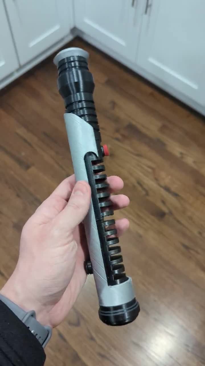 Qui-Gon Jinn Lightsaber hilt - 3D printed video poster