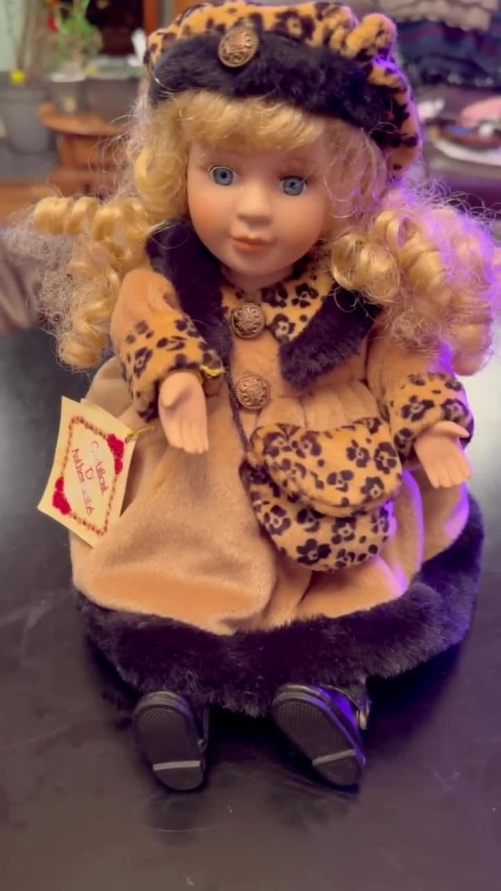 コレクターズチョイス磁器オルゴール人形 - Etsy 日本