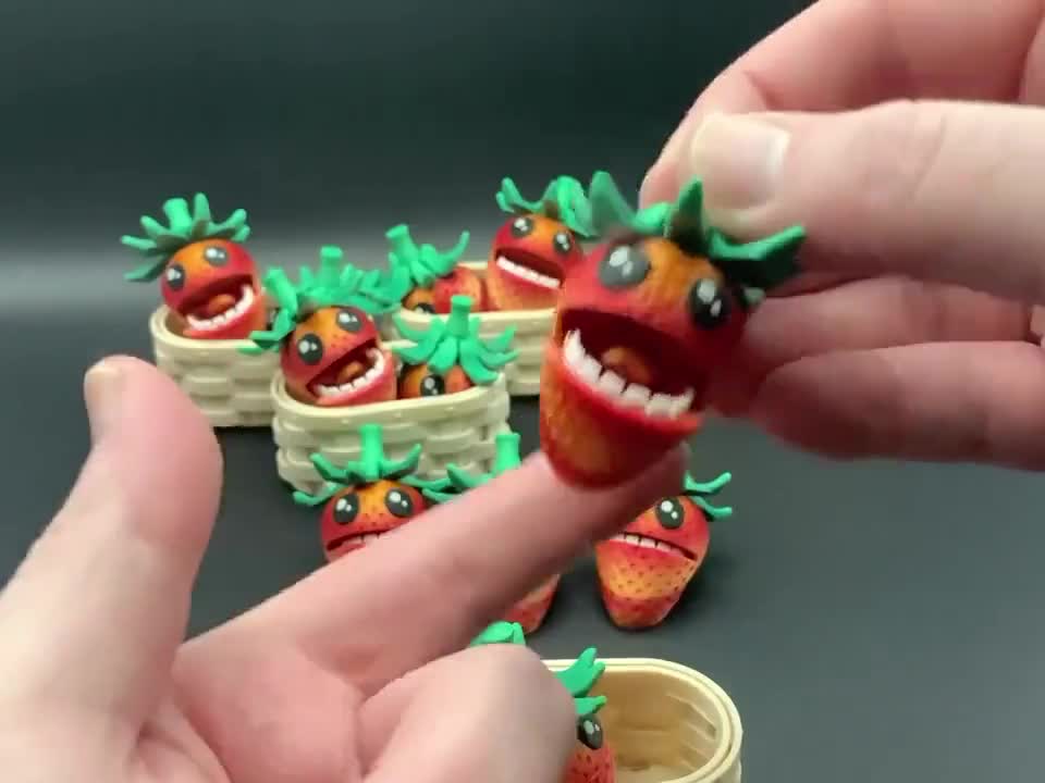 Strawberry様 リクエスト 2点 まとめ商品 3D Printed Tickle Strawberry Fidget Toy Backpack Bling Desk Decor