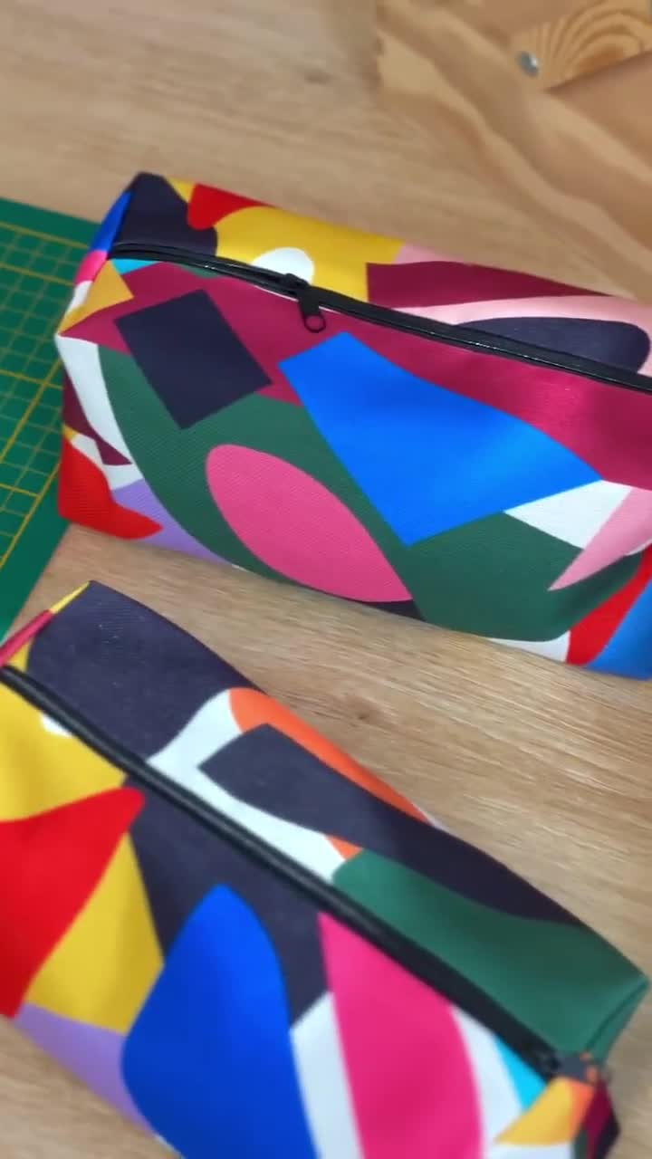 Estuche con cremallera hecho a mano - Patrón colorido único - Bolso de oficina, neceser - Estuche para lápices, neceser de maquillaje - Estuche con cremallera - Regalo de Navidad video poster