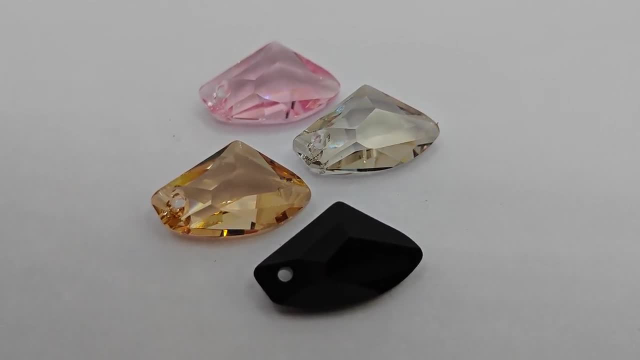 スワロフスキークリスタル 6656 27 mm ギャラクティック垂直ペンダント