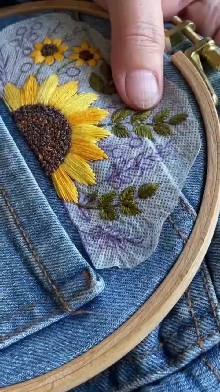 ショーツのジーンズポケット用のひまわりの刺繍、デニム用の手