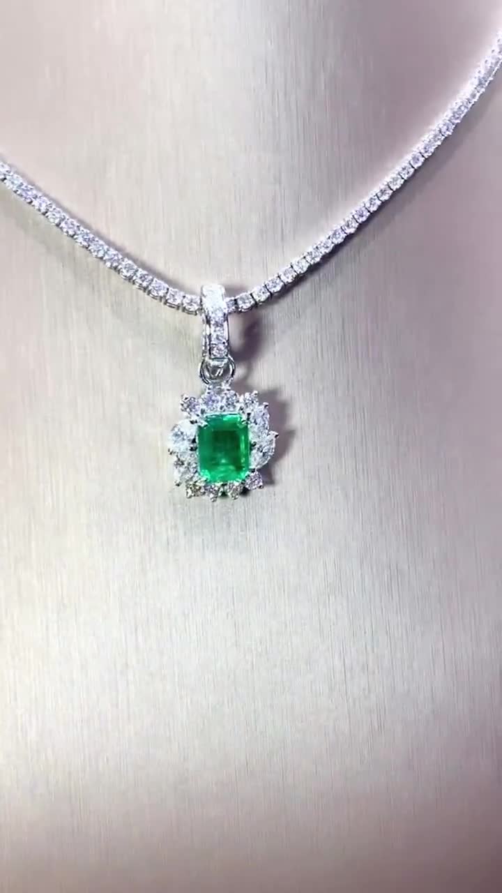 SPARKLING! 3.59TCW Emerald & Diamond 18K Solid Gold Pendant