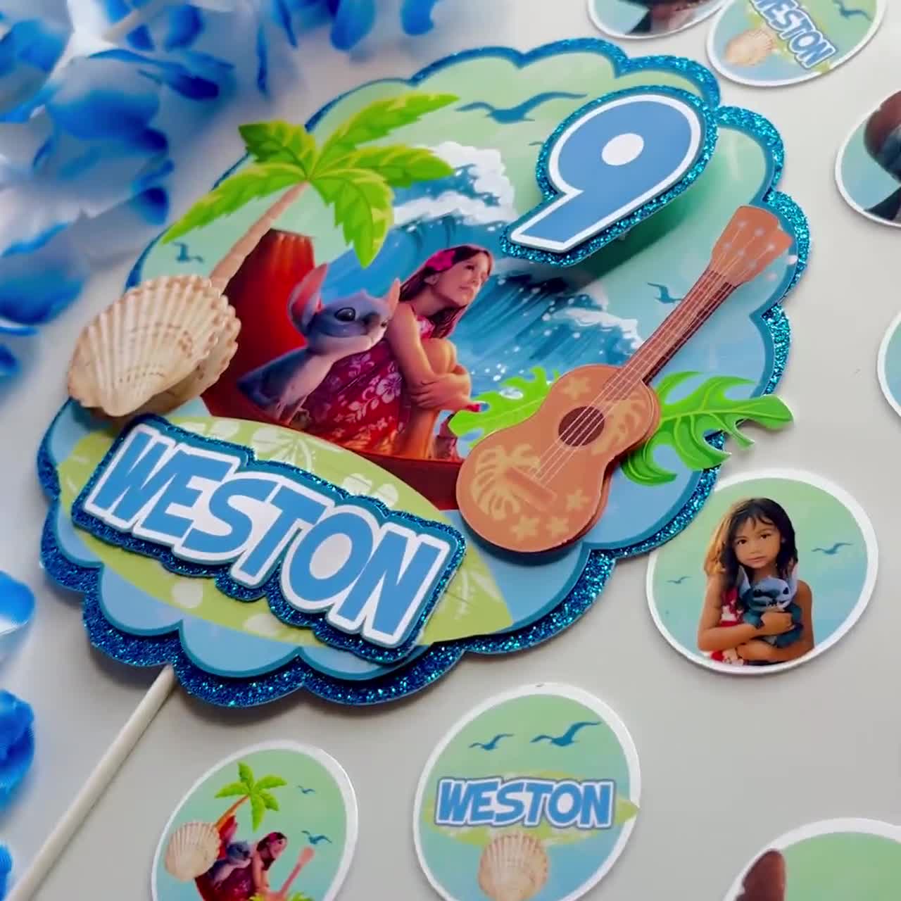 Kindertaarttopper, zomertaarttopper, poolparty verjaardag, Hawaiiaans kinderfeest, lilo party, jongens zomer verjaardagsfeestje, stitch caketopper video poster