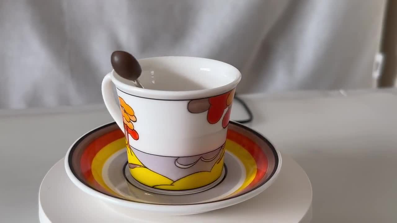 希少なヴィンテージ ウェッジウッド クラリス クリフ コーラルファーズ