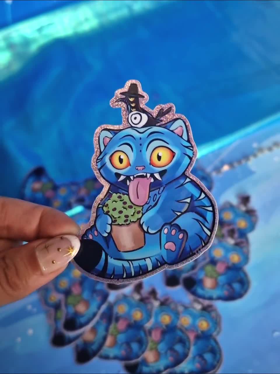 K-Pop Dämonenjäger | Kollektion | Tigerkrähe | Fantasie Tier | Derpy Holographische Aufkleber | Blauer Tiger | Geschenk video poster