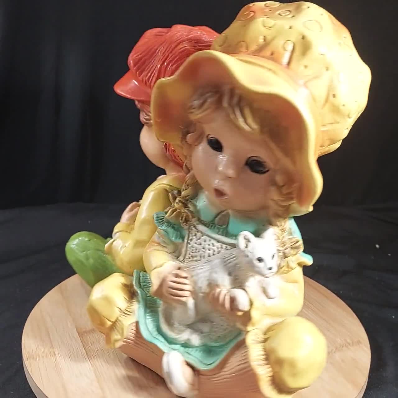 * vintage figure ୨୧ クリーム & ベージュの ワンちゃん Vintage 1974 Universal Statuary Figurines: Alice and Andy With Cat