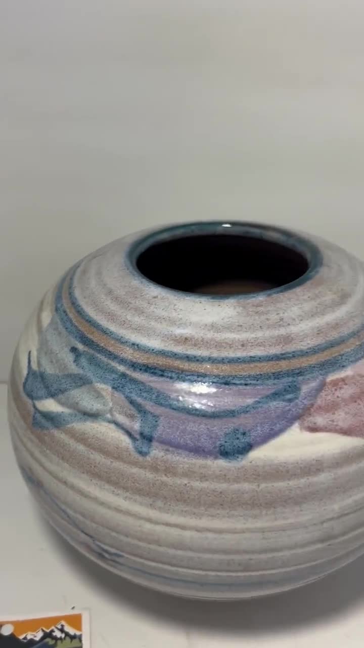 ハンドメイドスタジオ陶器花瓶 | ピンク、ブルー、ホワイトの釉薬