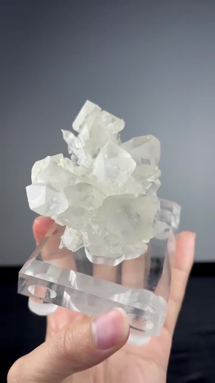 中国四川省金口河鉱山産の白色水晶上の重晶石 / 原石鉱物標本 / 原石