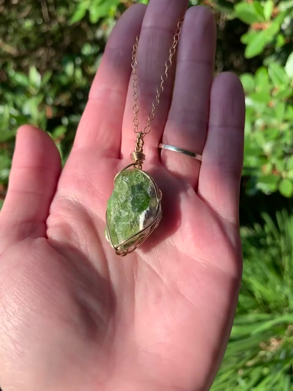 Peridot Raw Crystal Pendant Necklace in Sterling Silver : Amazon.co.uk:  Handmade Products