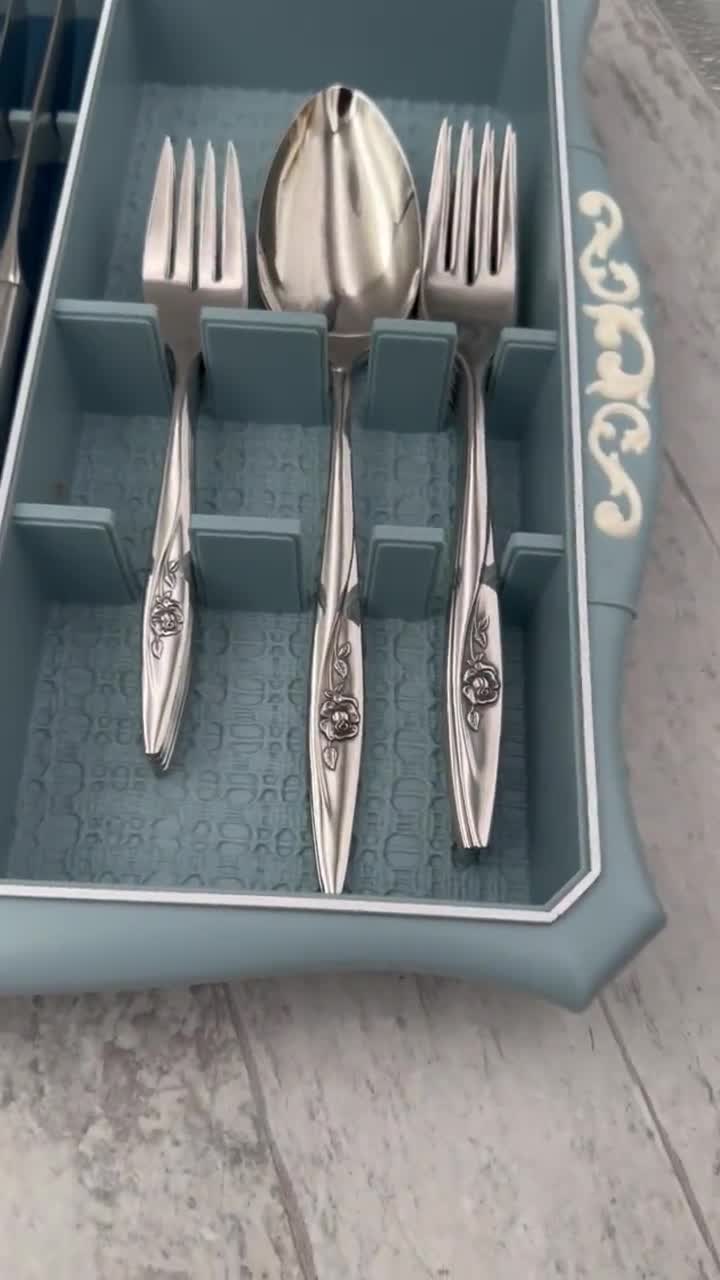 Oneida Lasting Rose Deluxe Stainless Flatware Set, Service for 8 in Storage  Tray, Vintage Silverware Set, Mint Condition, Wedding Gift 