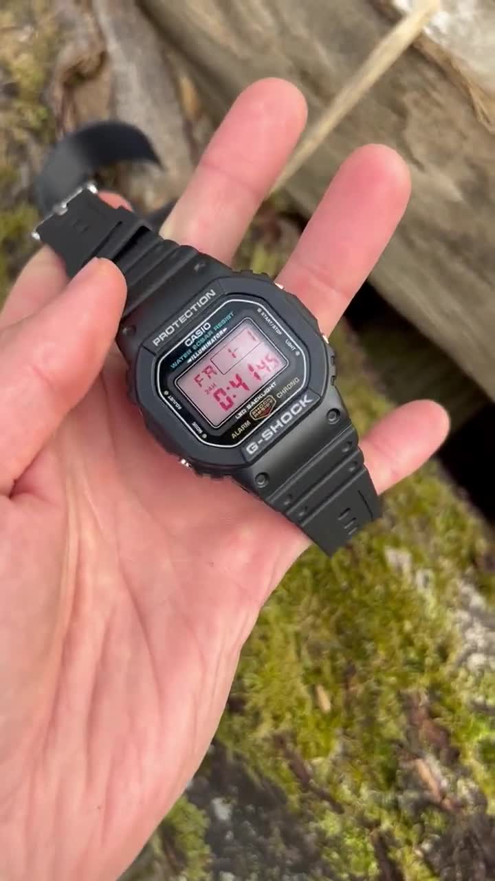 ストロベリークリア – 改造G-Shock DW-5600 – レッド偏光ディスプレイ