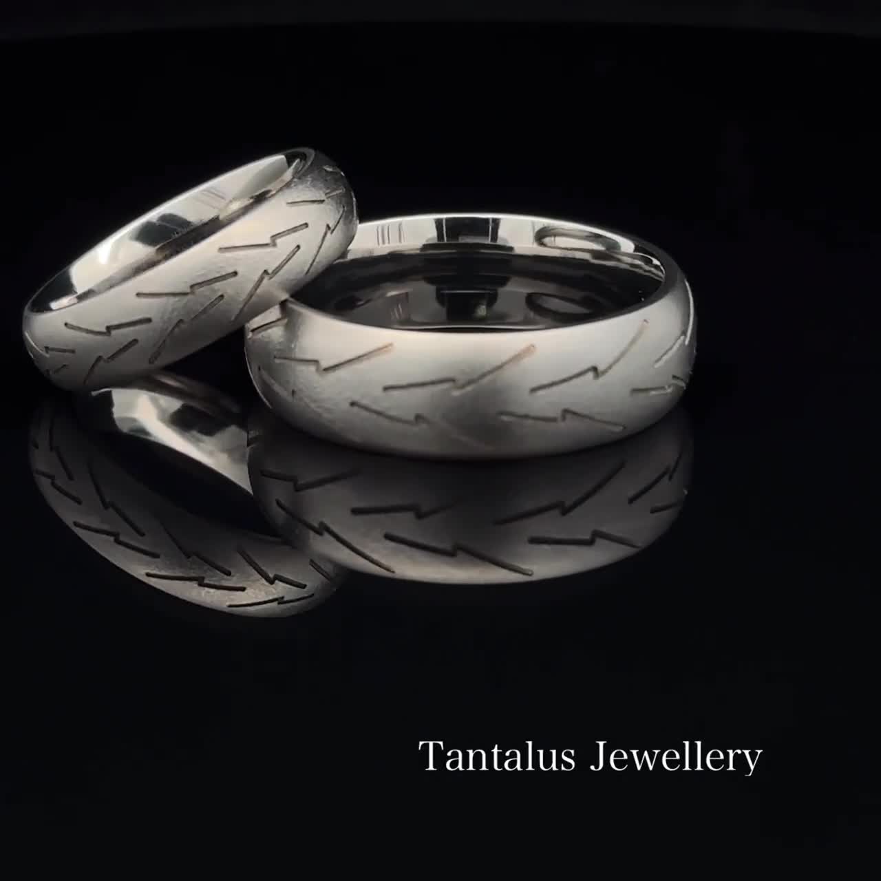 チタン製結婚指輪セット。コルサモーターサイクルタイヤの刻印入り。お