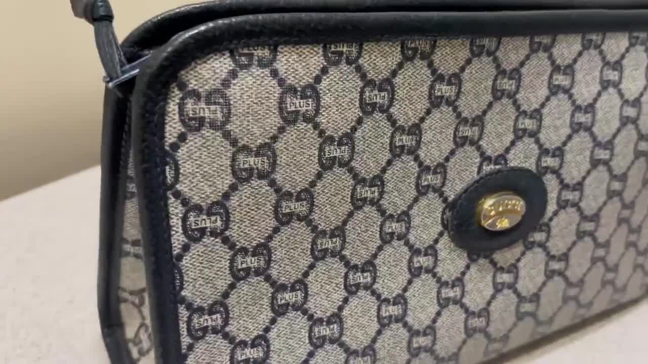 バッグ Vintage Gucci GG hardware clutch bag Authentic Gucci Vintage Rare Gold Metal GG Monogram Evening