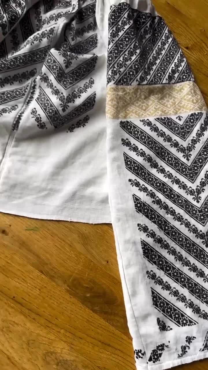 ルーマニア刺繍ハンドメイド民族ブラウスヴィンテージ衣装刺繍Tシャツ