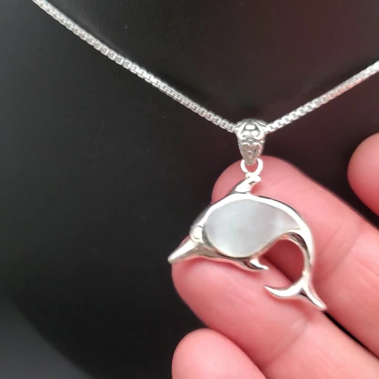 ATS-AYU294 | Inlaid White Mother of Pearl Dolphin Necklace Pendant