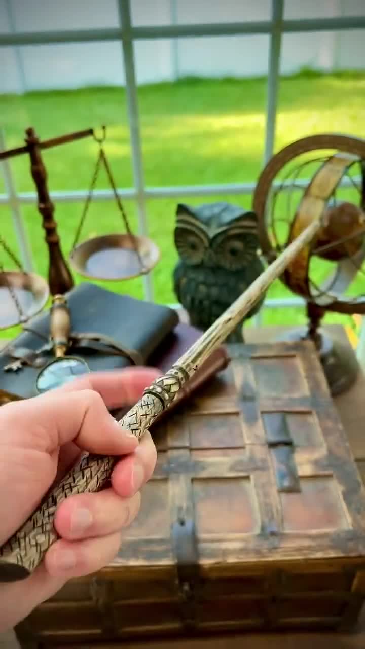 Hand Carved Lilac Wand // Hand Carved Wand // Wizard Wand // Magic