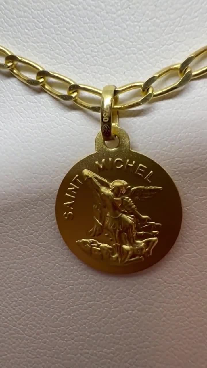 Colgante Saint Michel de oro amarillo macizo de 18 quilates y 750 % video poster