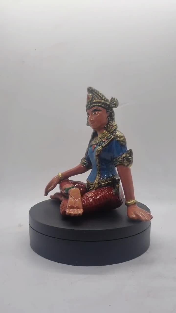 カラーインドラの置物、ヒンドゥー教の神の像、天気の神の胸像、インド