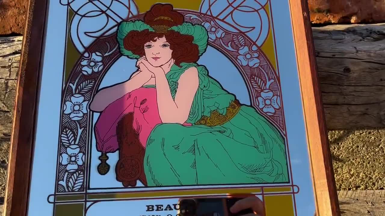 MR-229A アールヌーボー風 女性と蝶をモチーフにした鏡 MR-229A アールヌーボー風 女性と蝶をモチーフにした鏡 希少なヴィンテージ